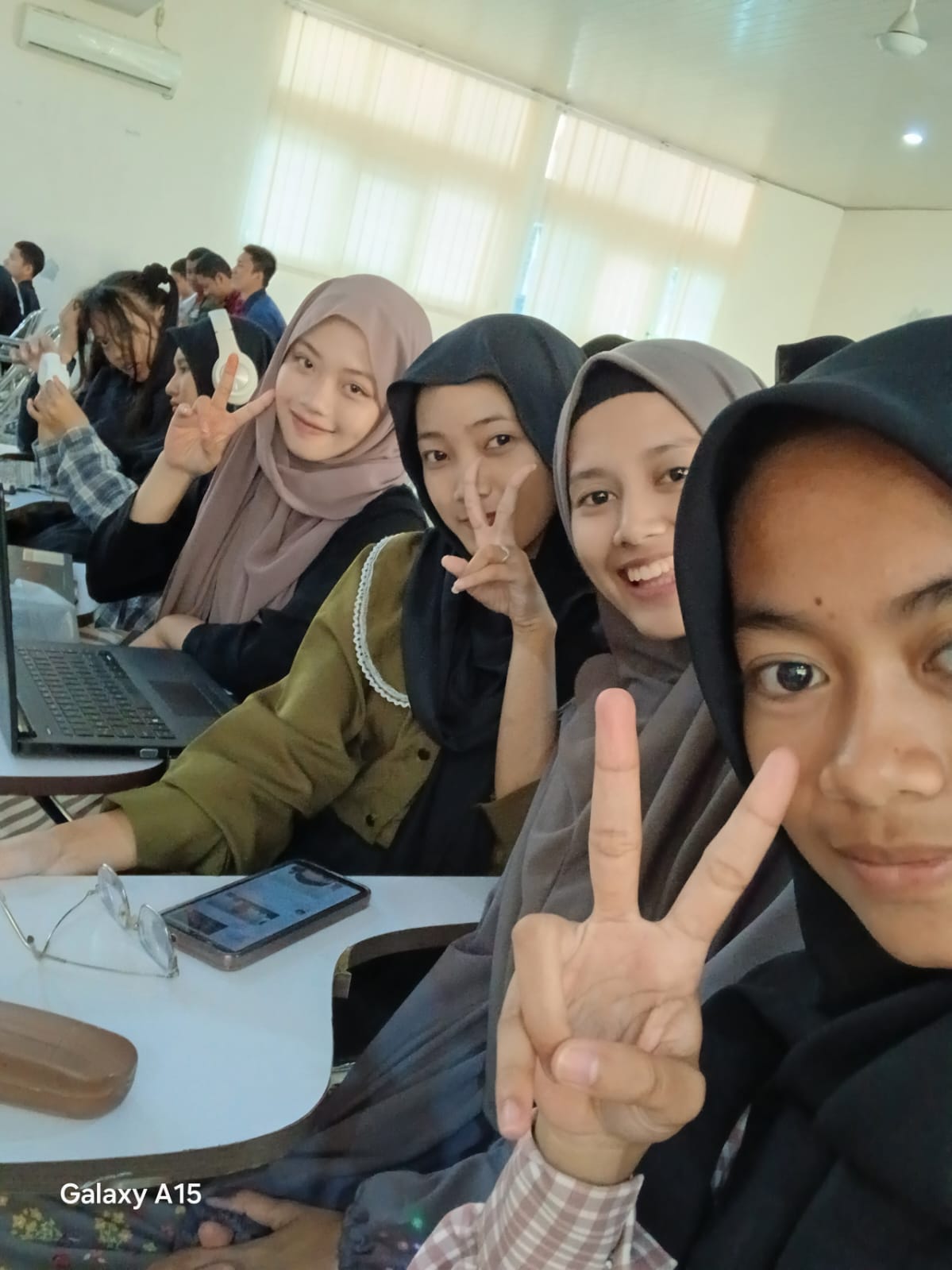 hasna, nabila, qhisty, adel