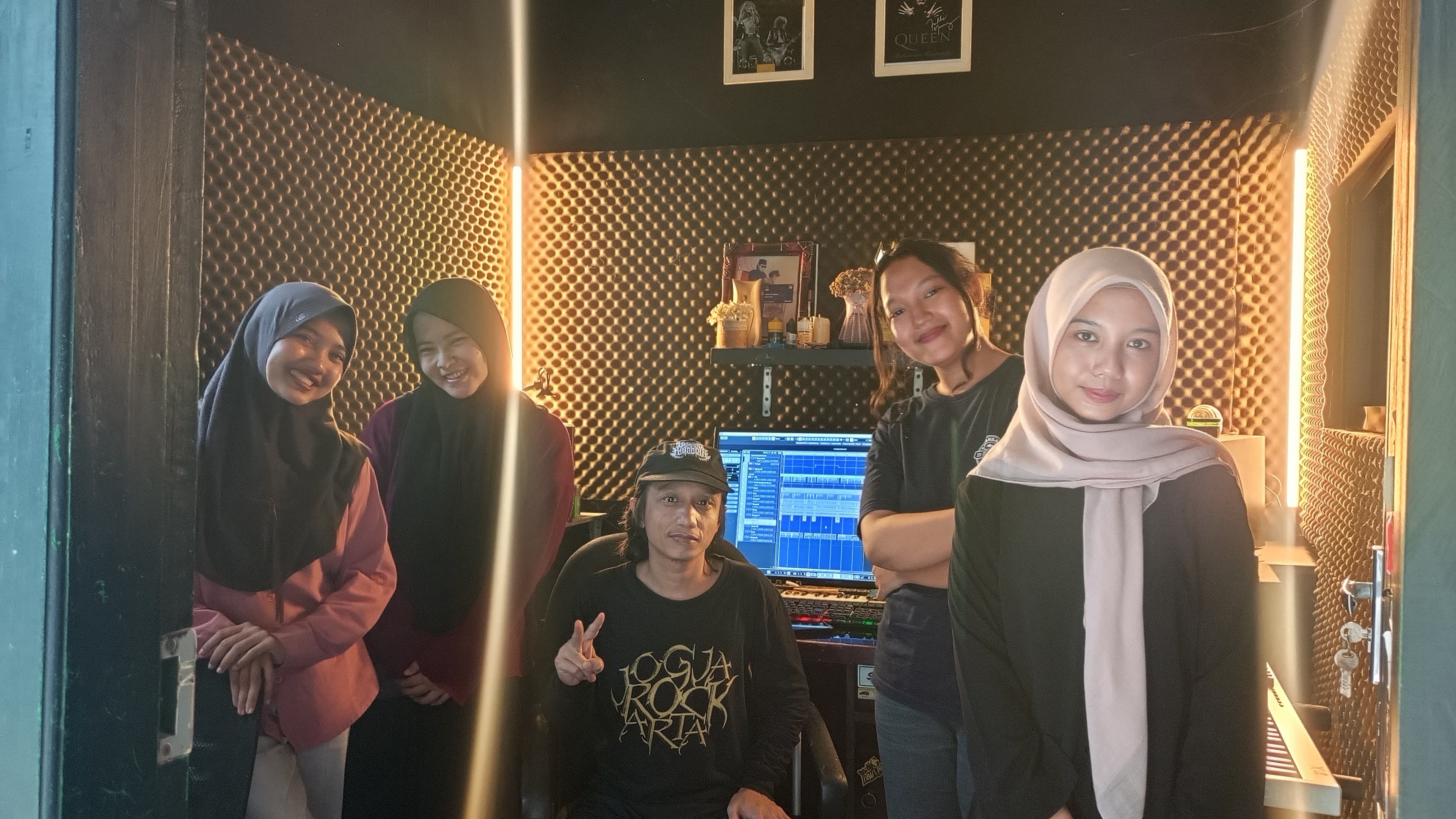 Attachment FOTO DISKUSI REKAMAN