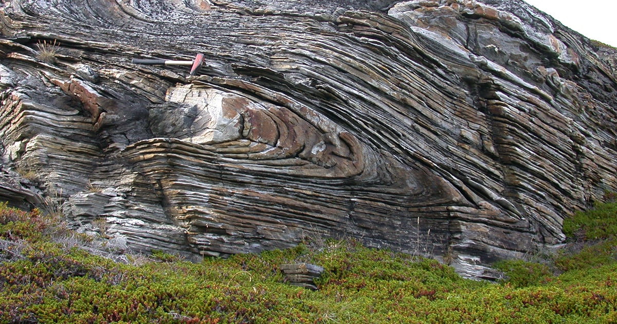 Survei Deformasi B 2025