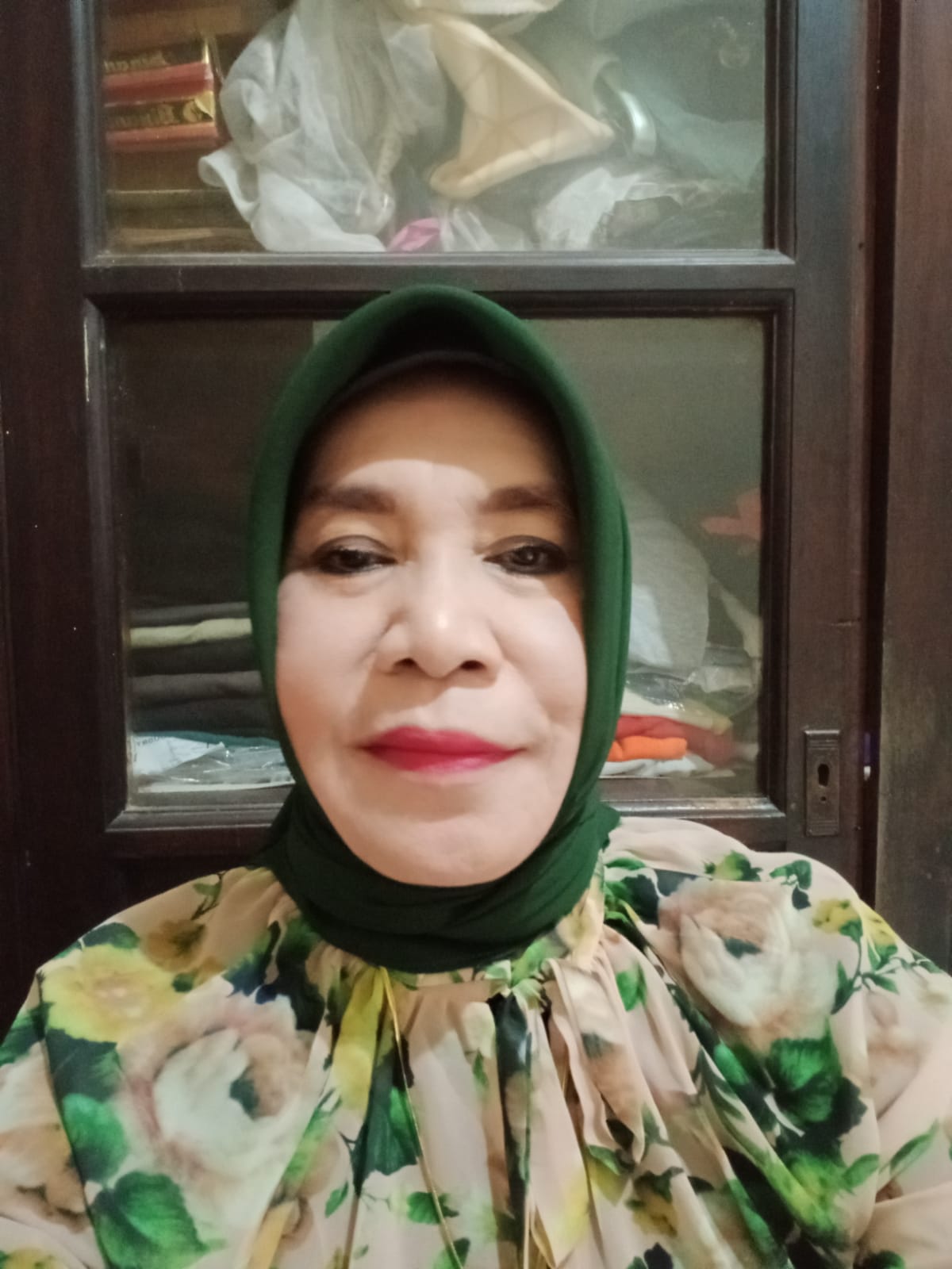 Dra. Erni Mustakim,M.Pd.